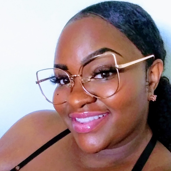 Meet your Posher, Ayuna - Picture 1 of 1